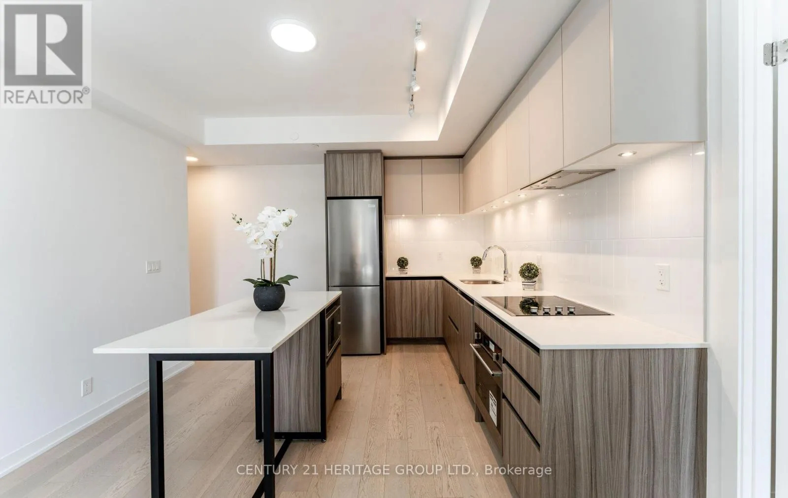 201 - 7950 BATHURST STREET