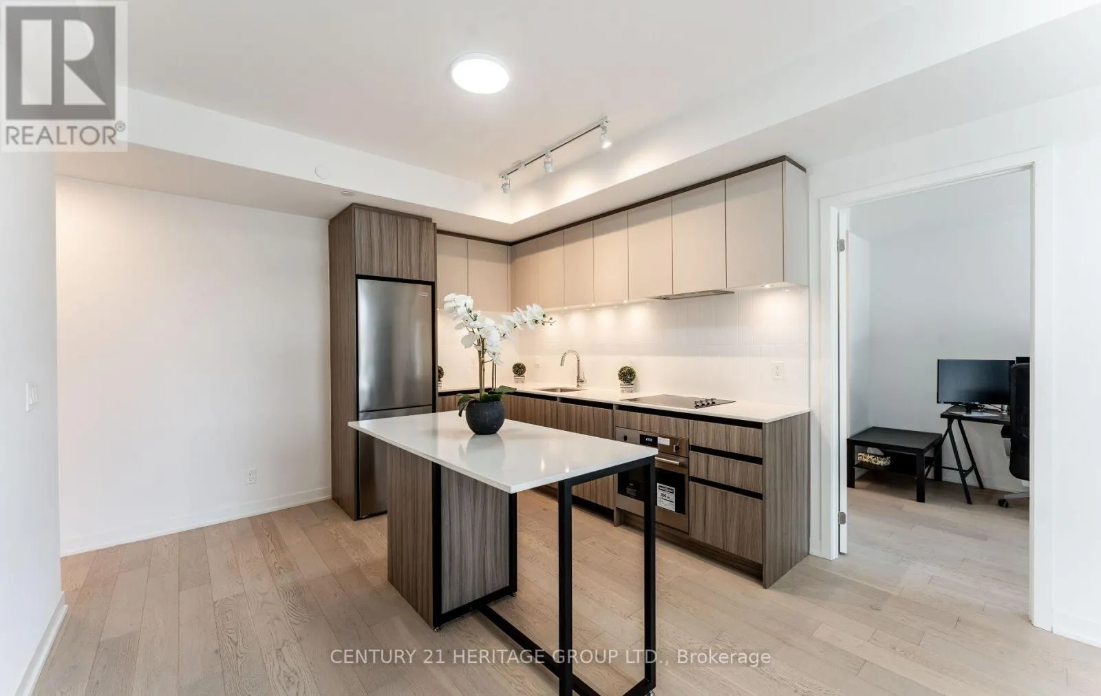 201 - 7950 BATHURST STREET