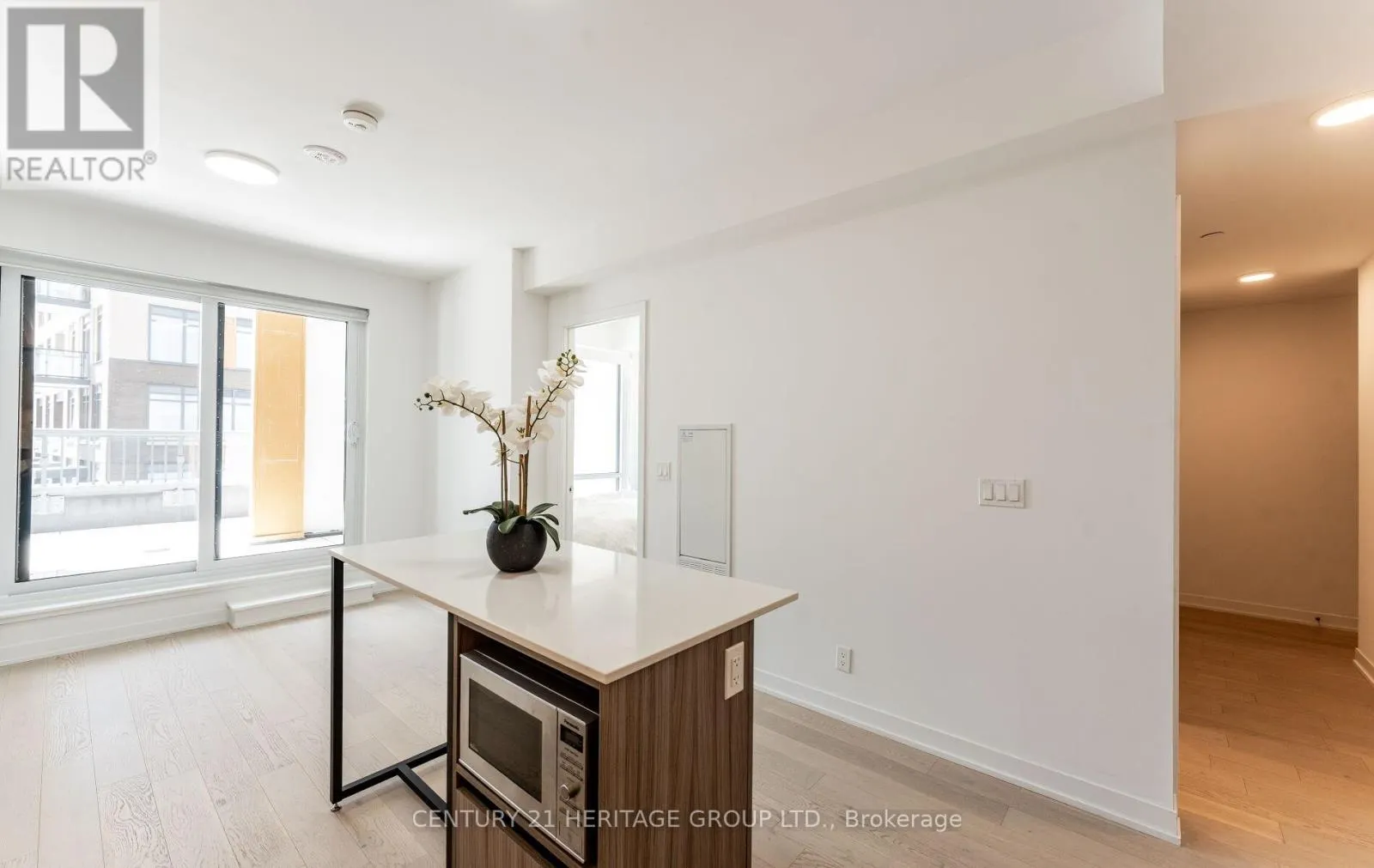 201 - 7950 BATHURST STREET