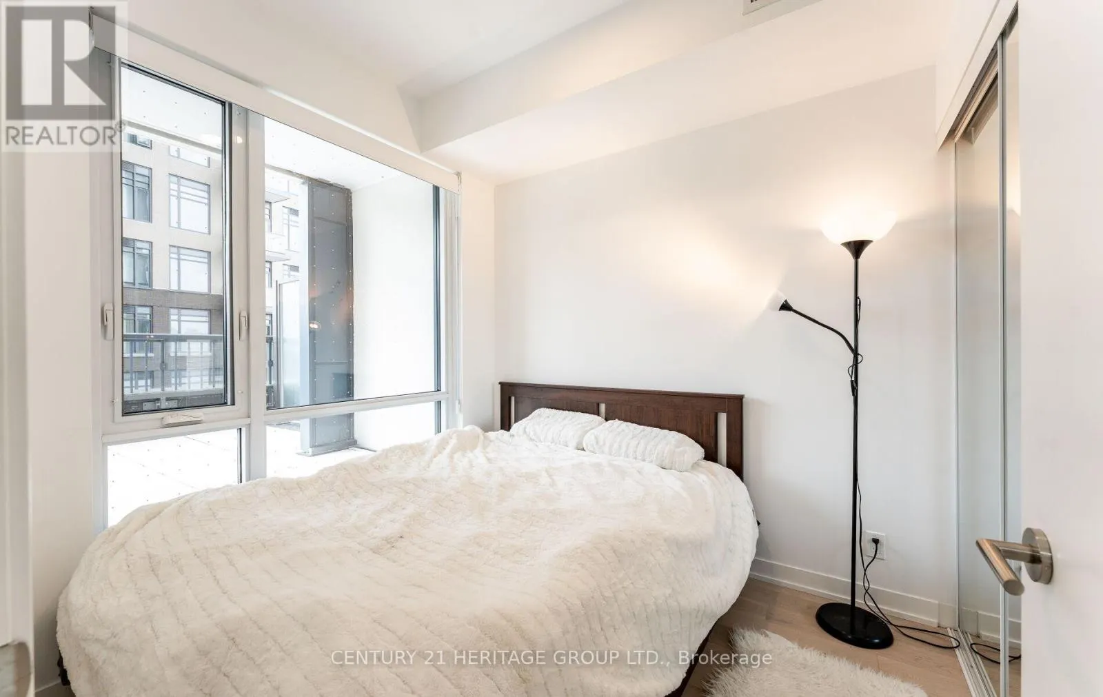 201 - 7950 BATHURST STREET
