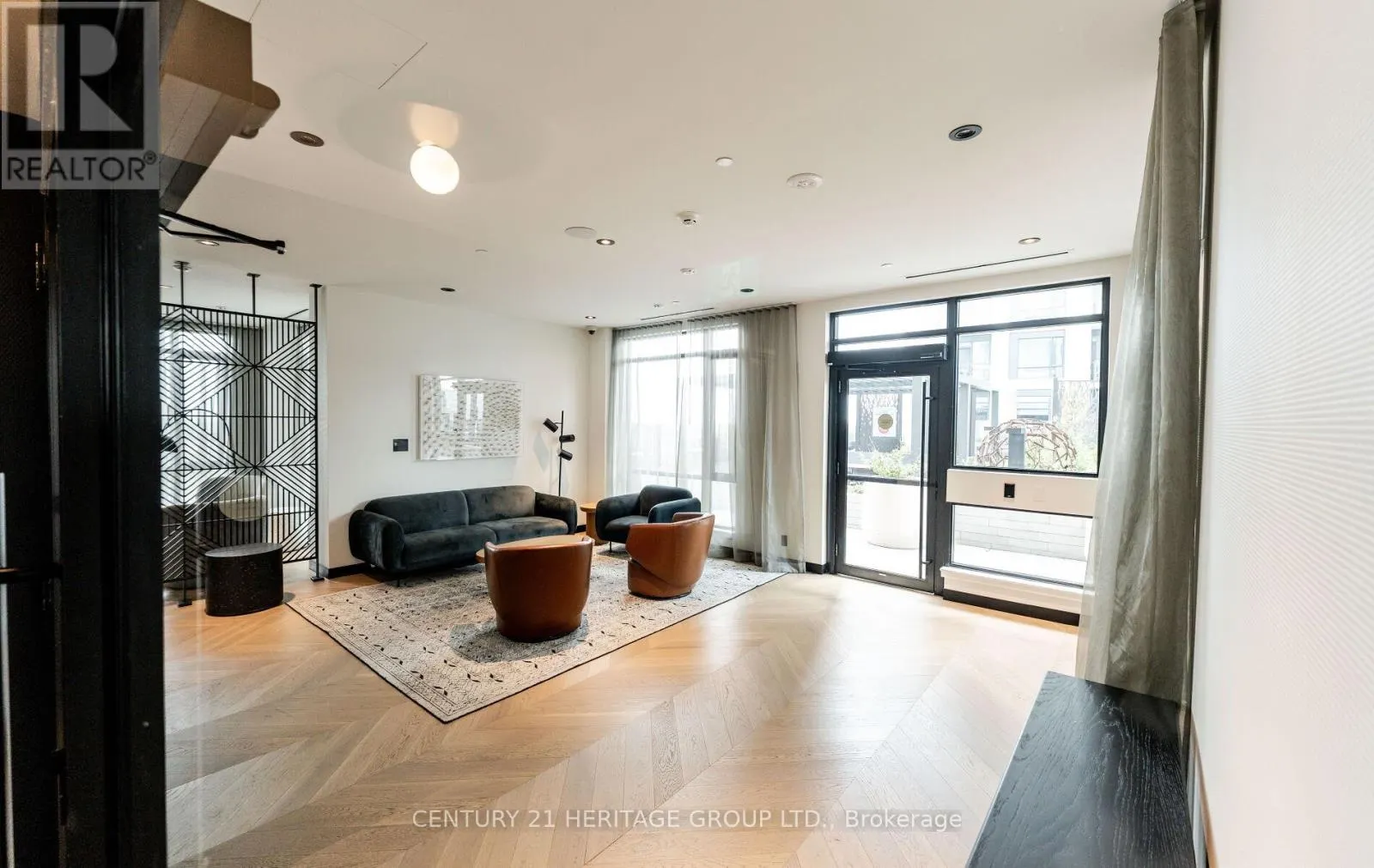 201 - 7950 BATHURST STREET