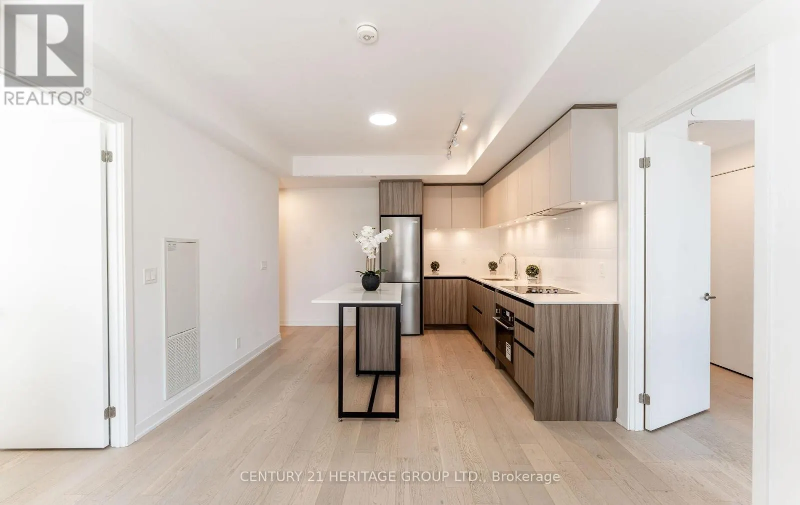 201 - 7950 BATHURST STREET