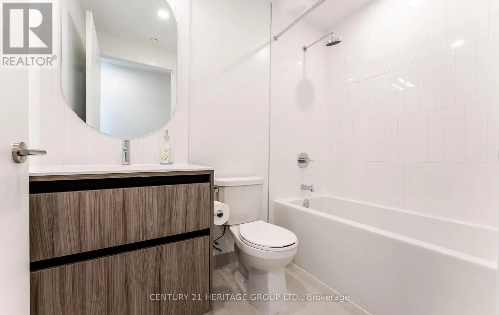 201 - 7950 BATHURST STREET