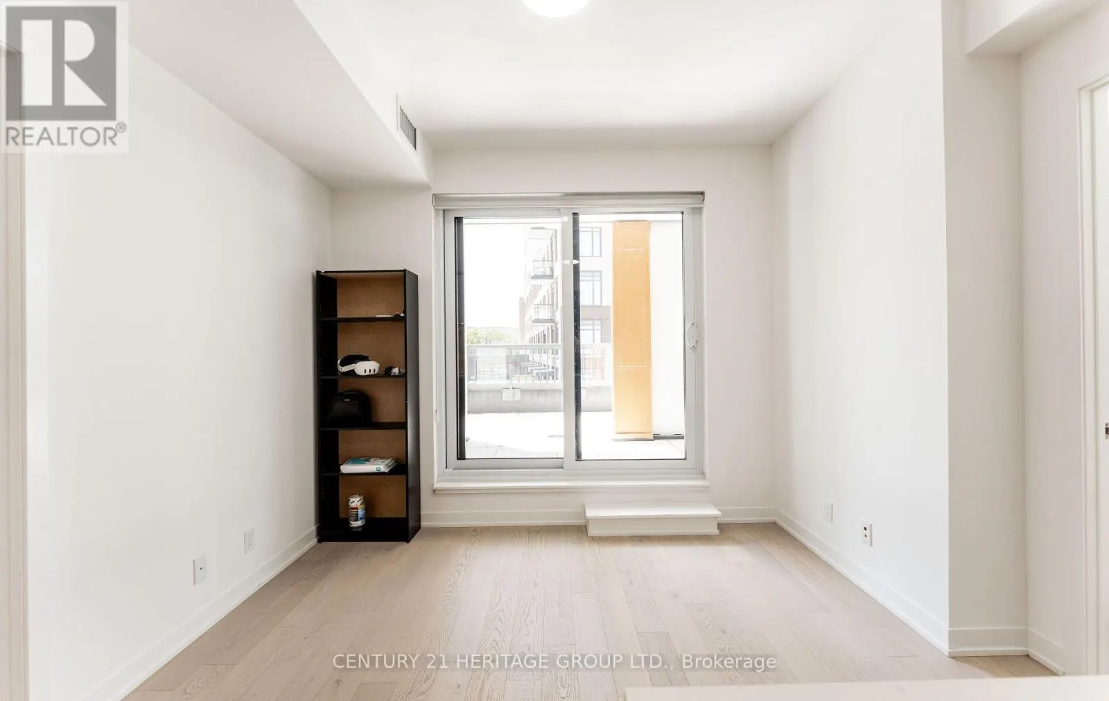 201 - 7950 BATHURST STREET