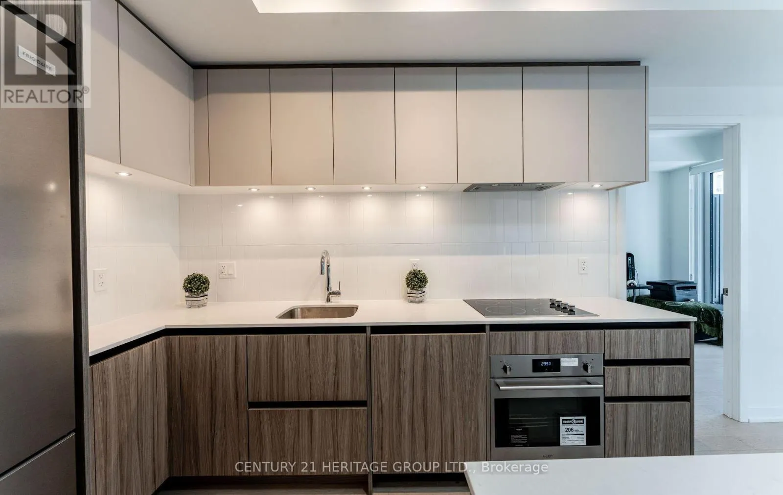 201 - 7950 BATHURST STREET