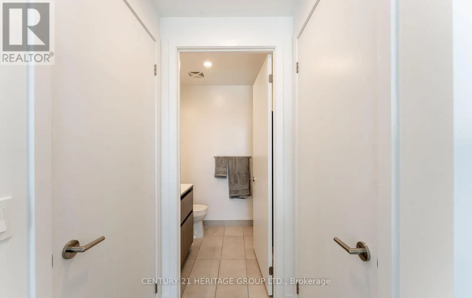 201 - 7950 BATHURST STREET