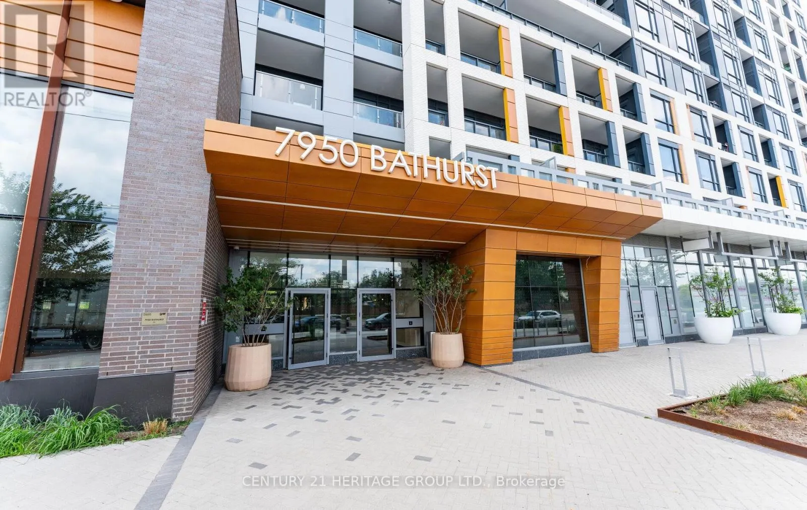 201 - 7950 BATHURST STREET