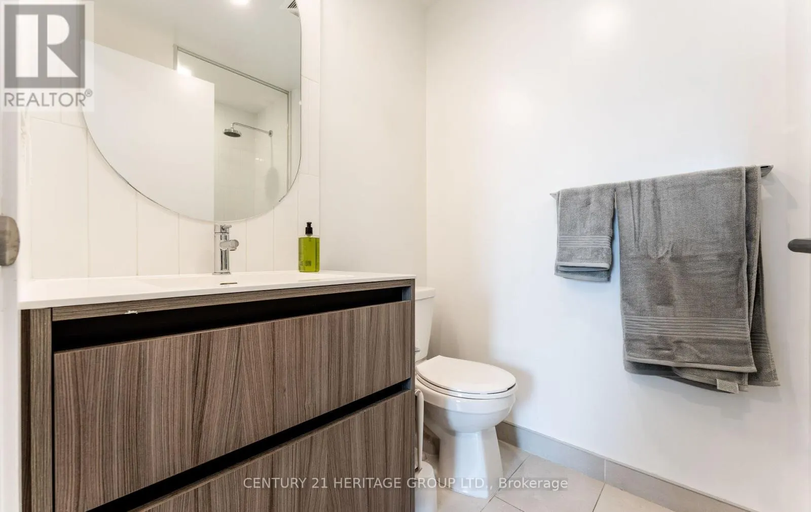 201 - 7950 BATHURST STREET