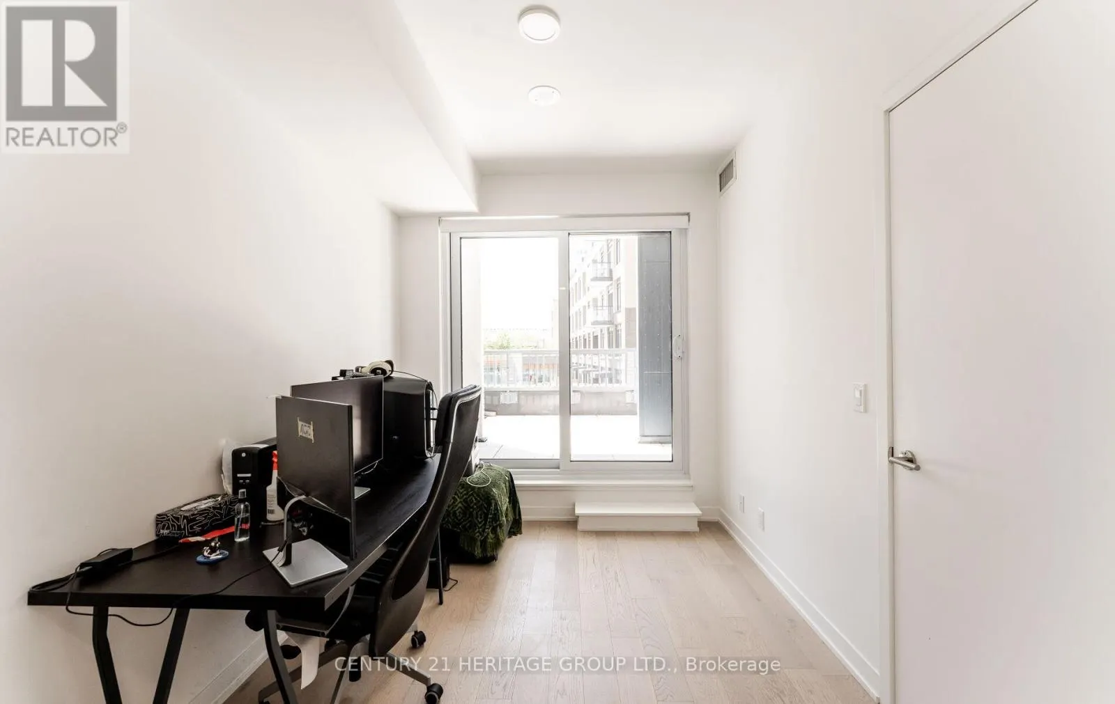 201 - 7950 BATHURST STREET