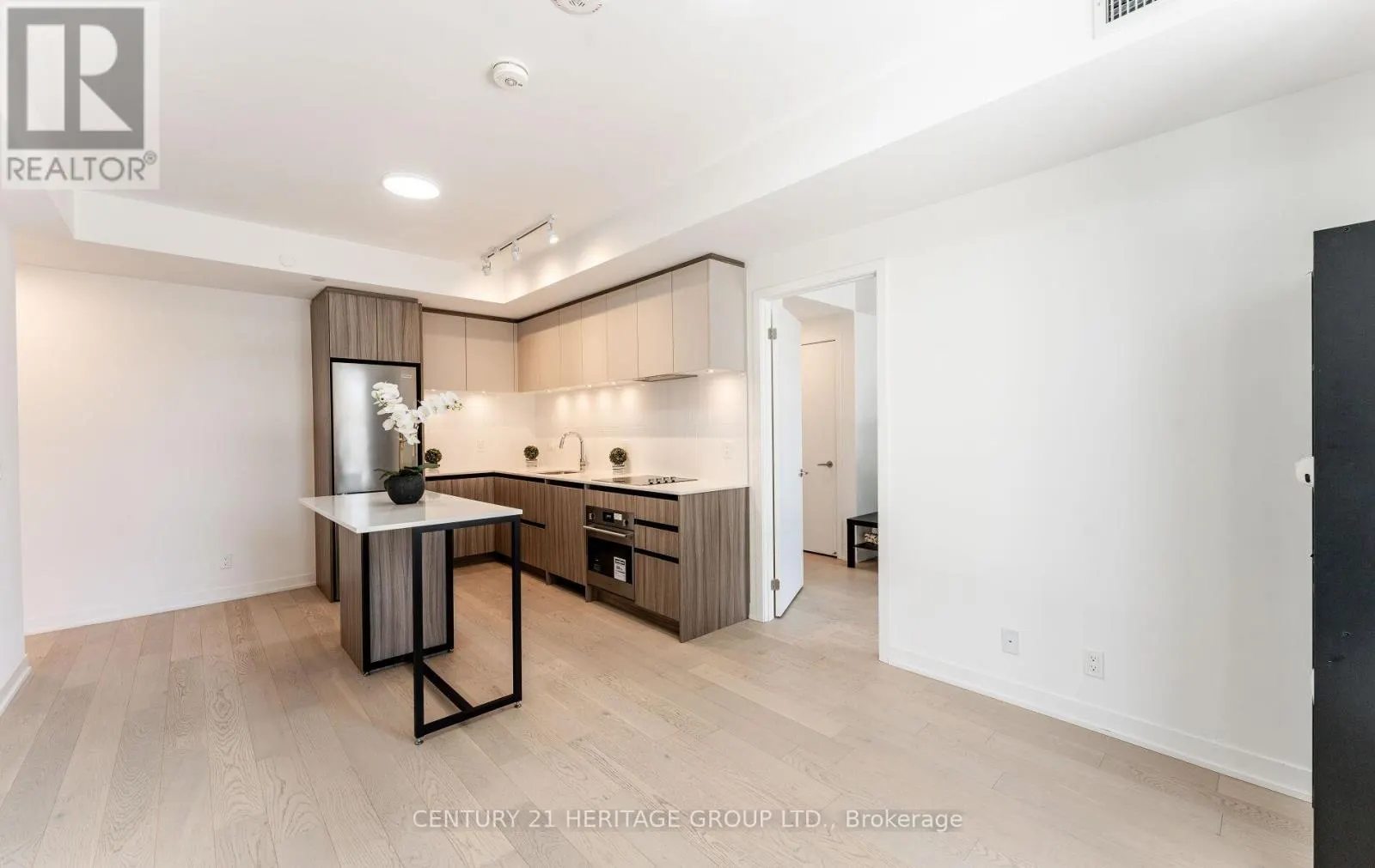 201 - 7950 BATHURST STREET