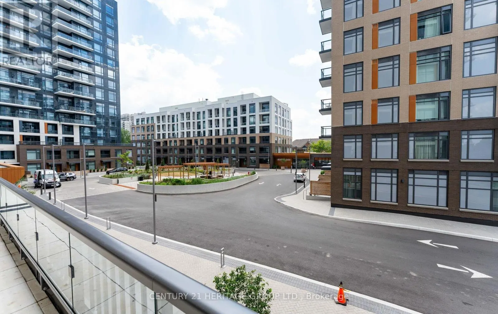 201 - 7950 BATHURST STREET