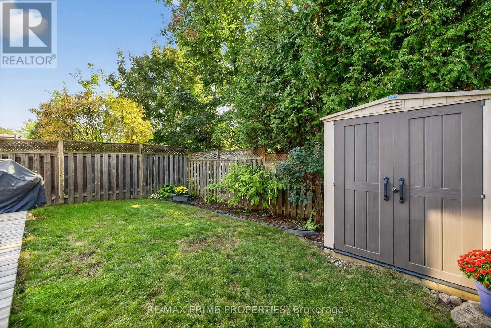 85 MARGARET GRAHAM CRESCENT