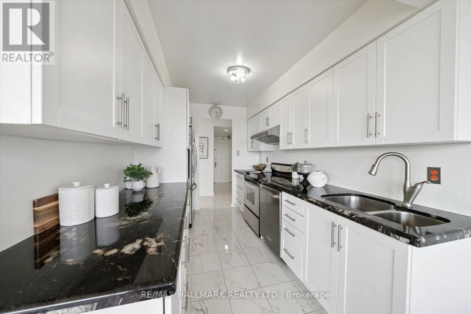 704 - 175 CEDAR AVENUE
