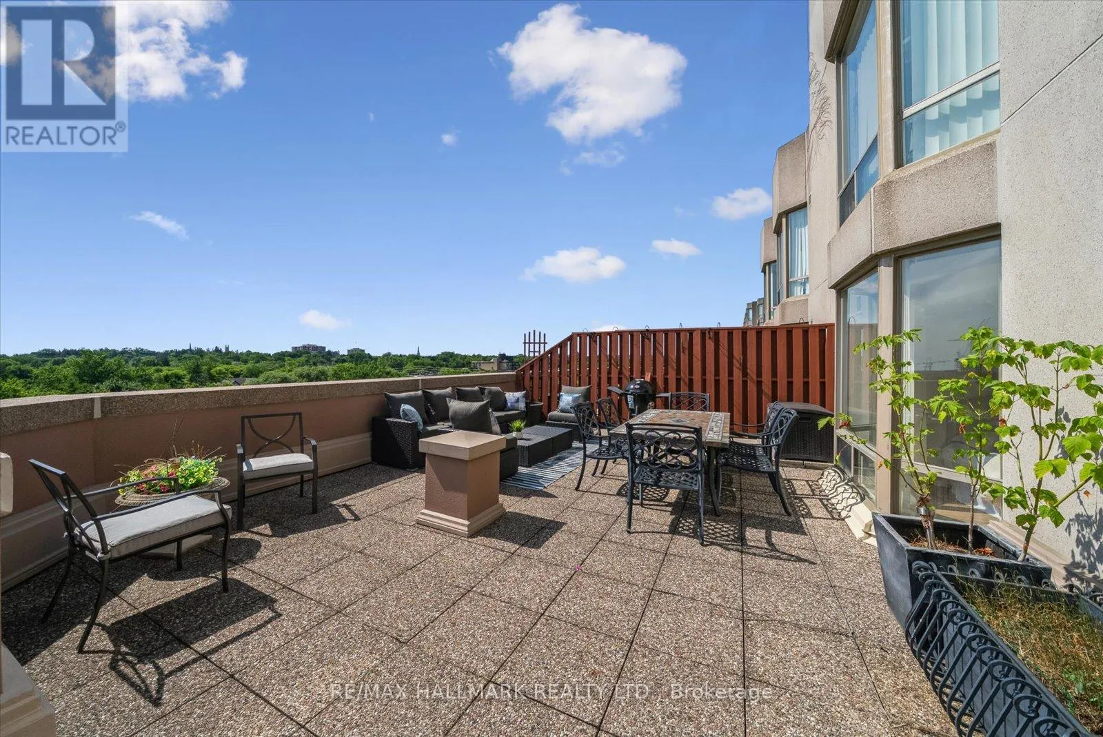 704 - 175 CEDAR AVENUE