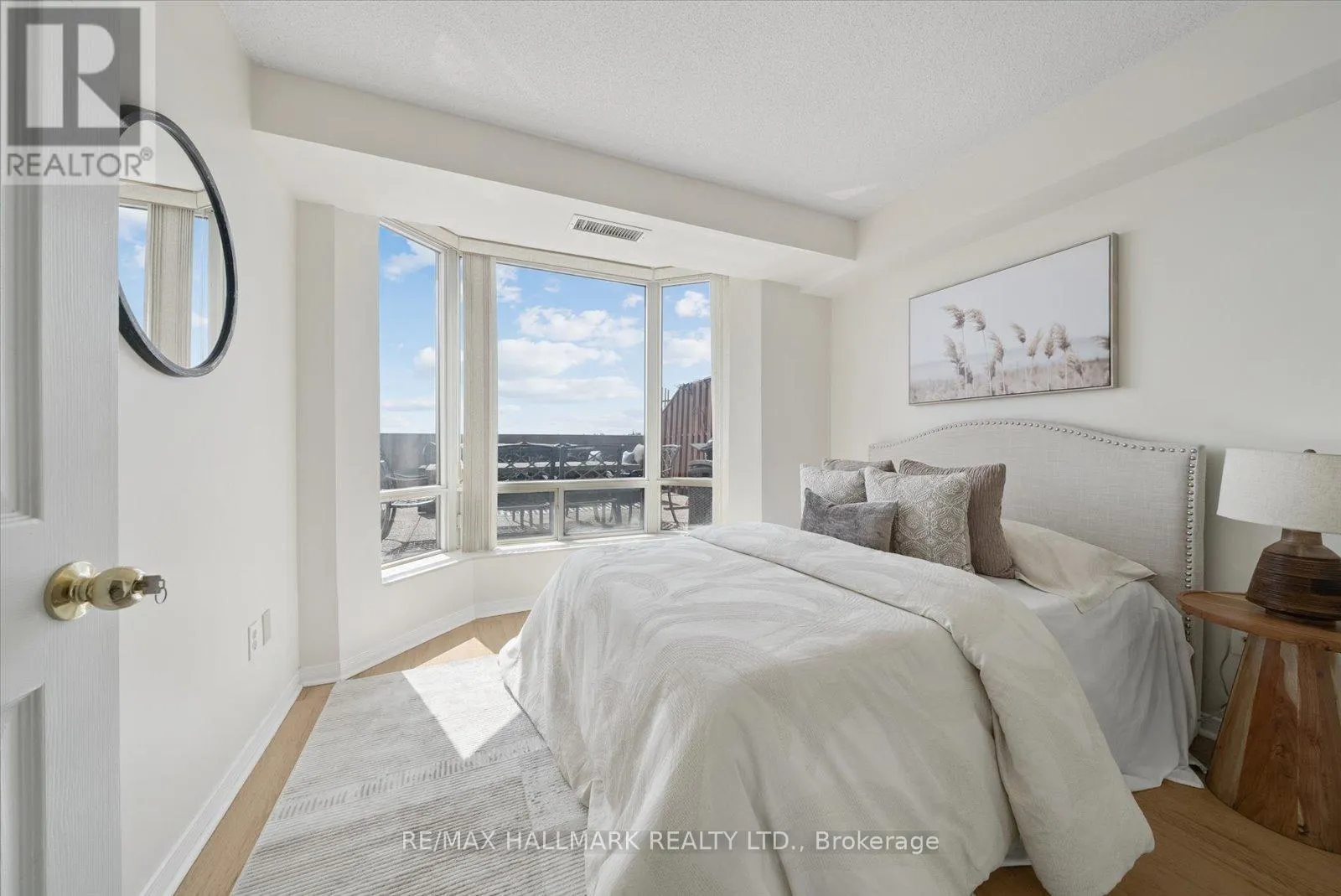 704 - 175 CEDAR AVENUE