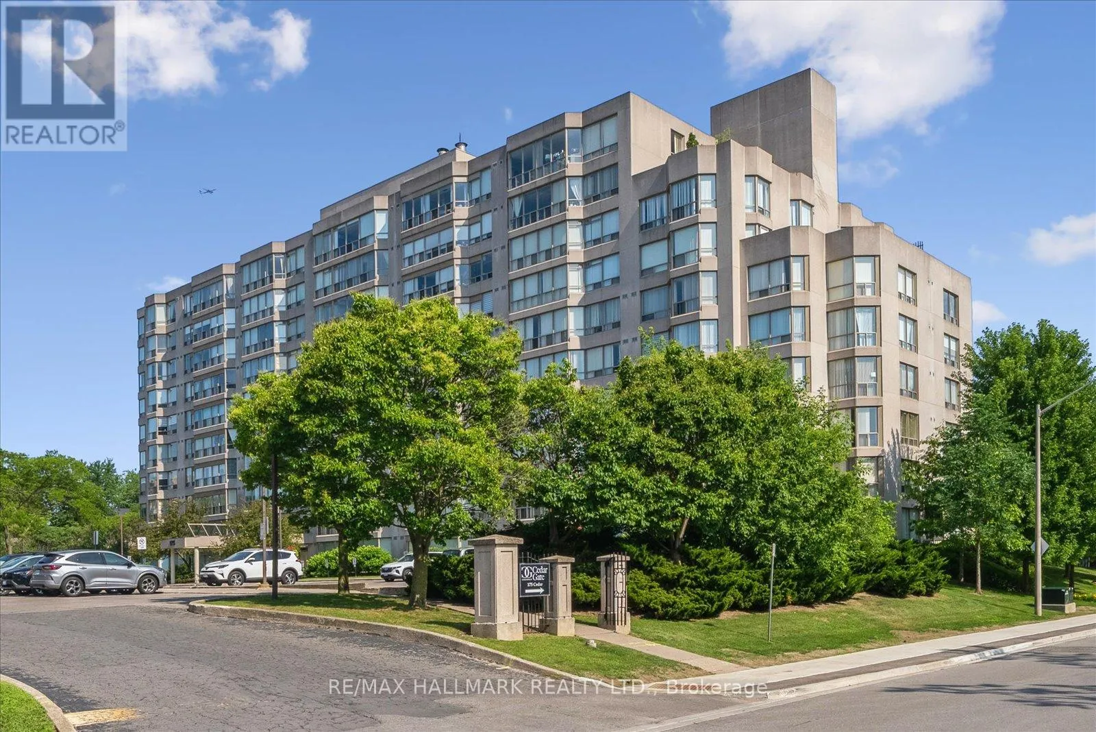 704 - 175 CEDAR AVENUE
