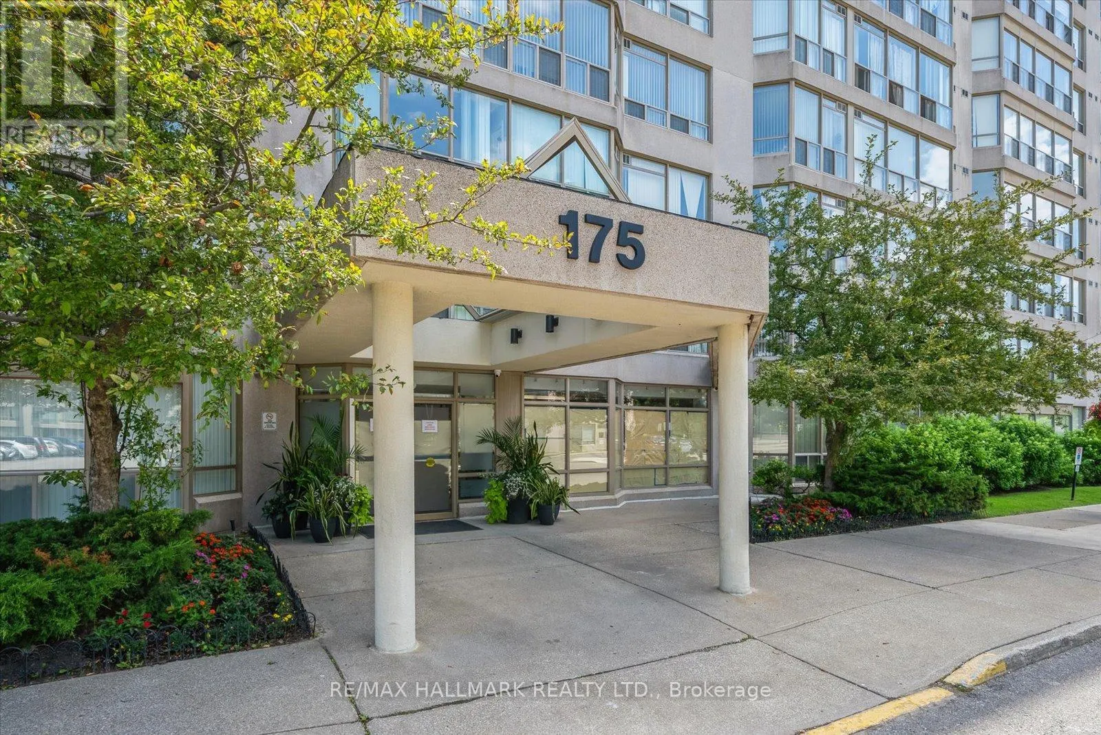704 - 175 CEDAR AVENUE