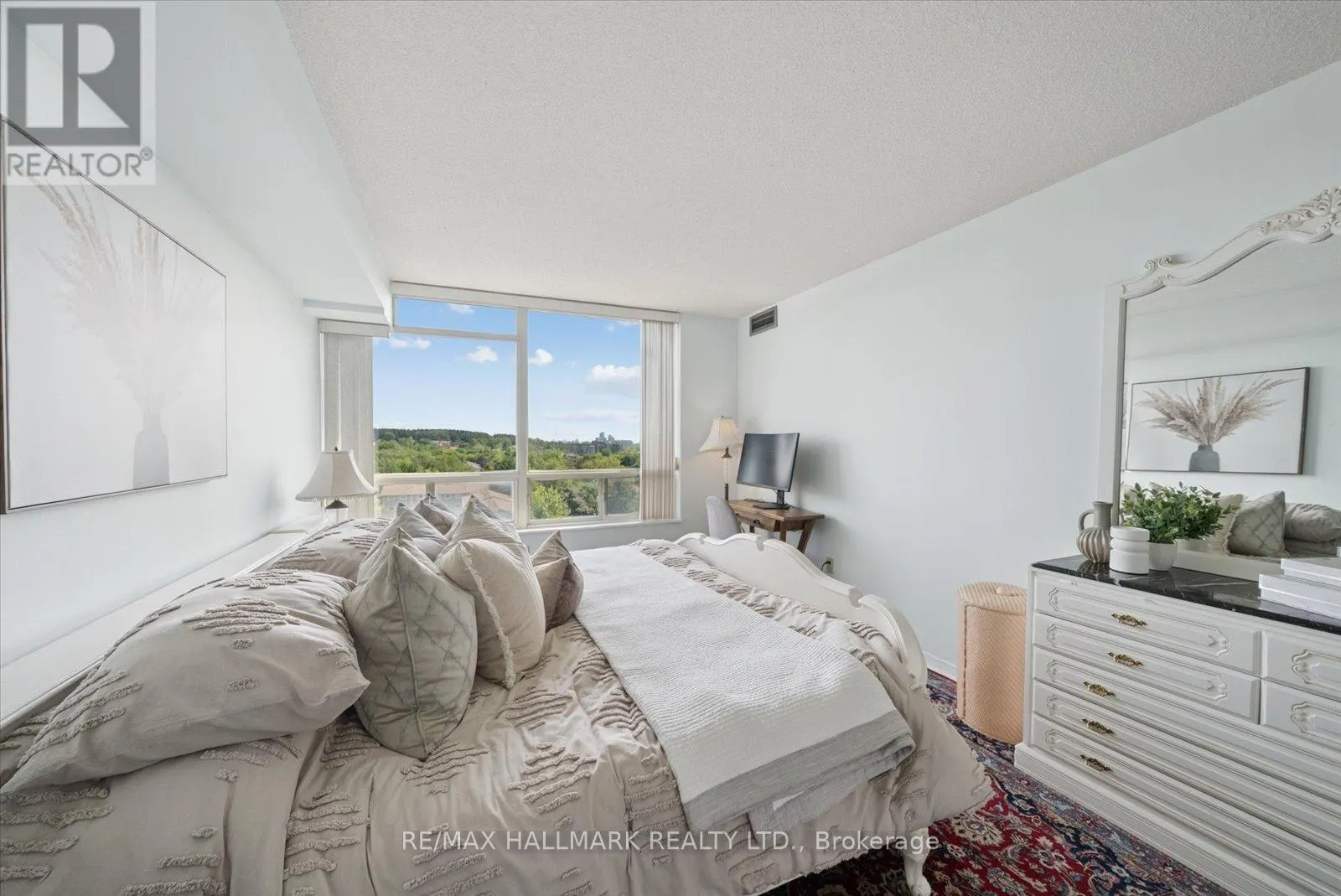 704 - 175 CEDAR AVENUE