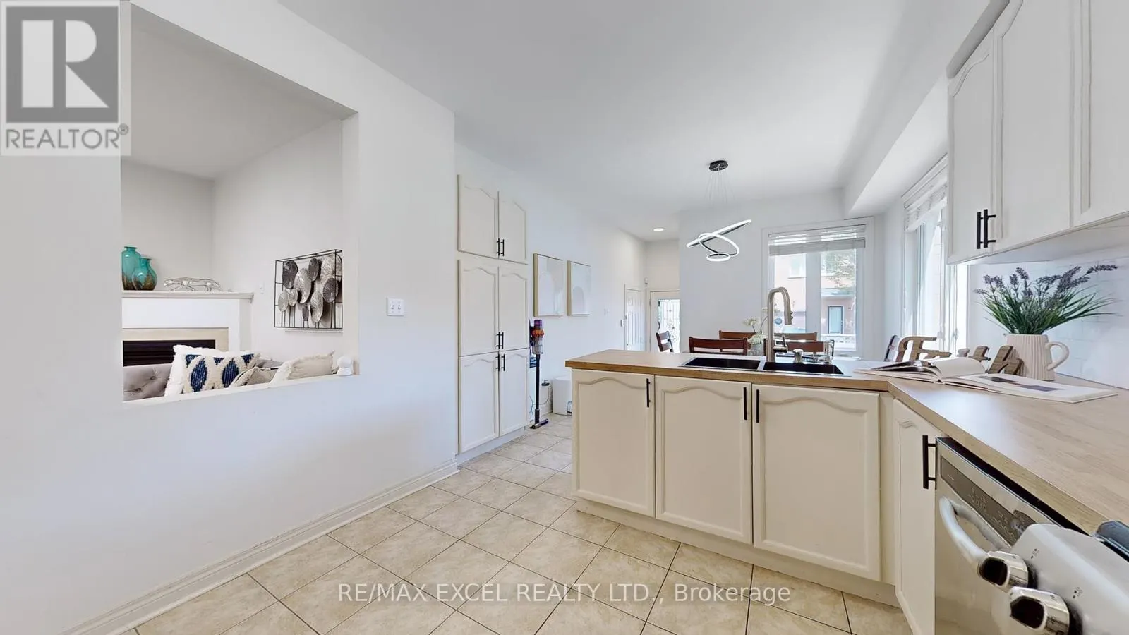 809 CORNELL ROUGE BOULEVARD