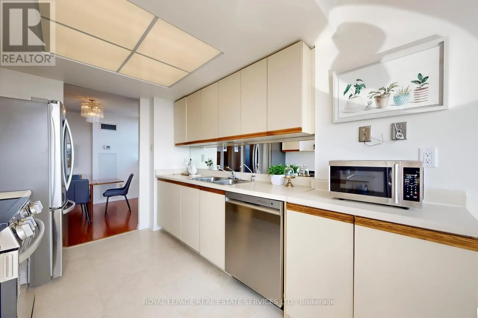 1201 - 7601 BATHURST STREET