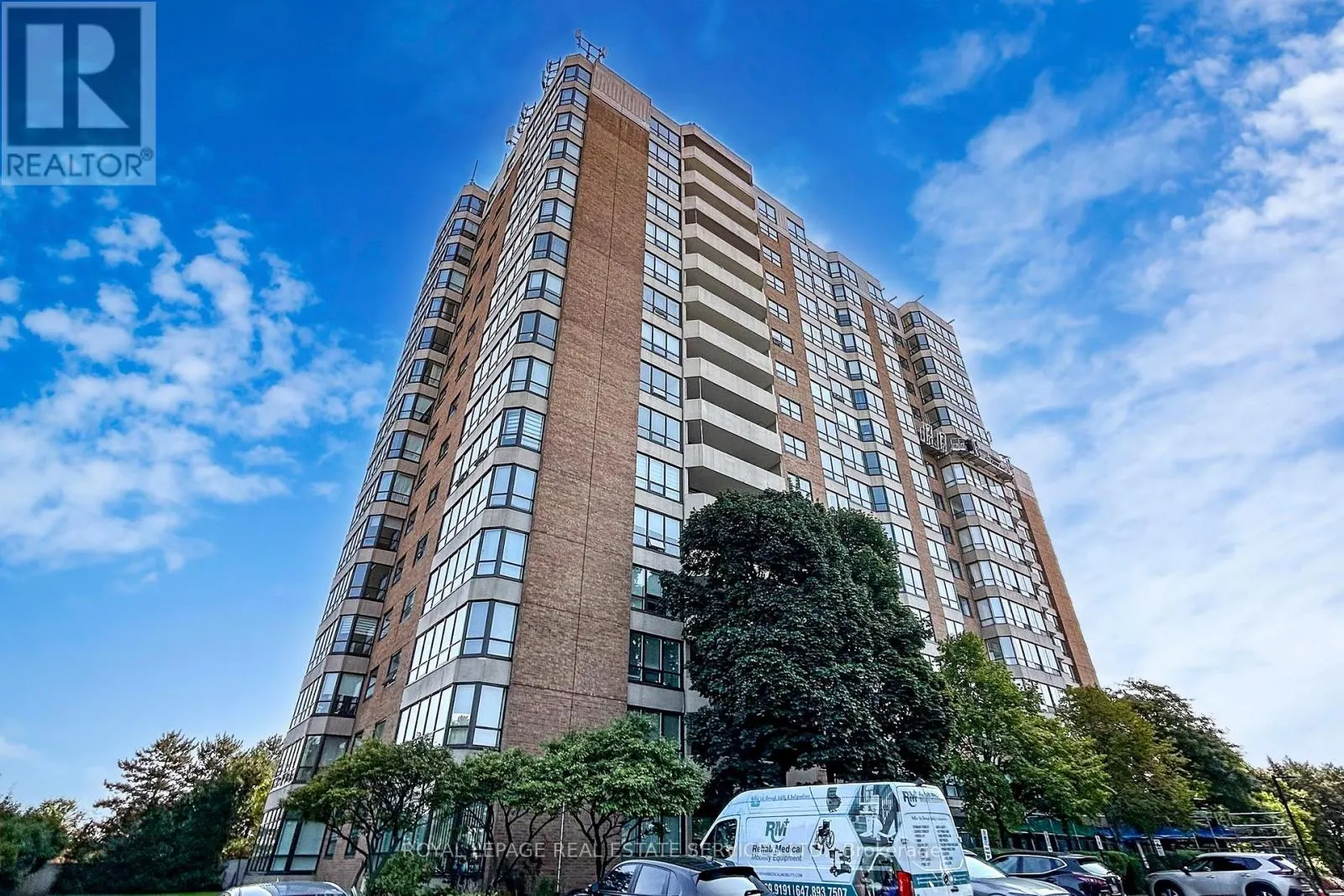 1201 - 7601 BATHURST STREET