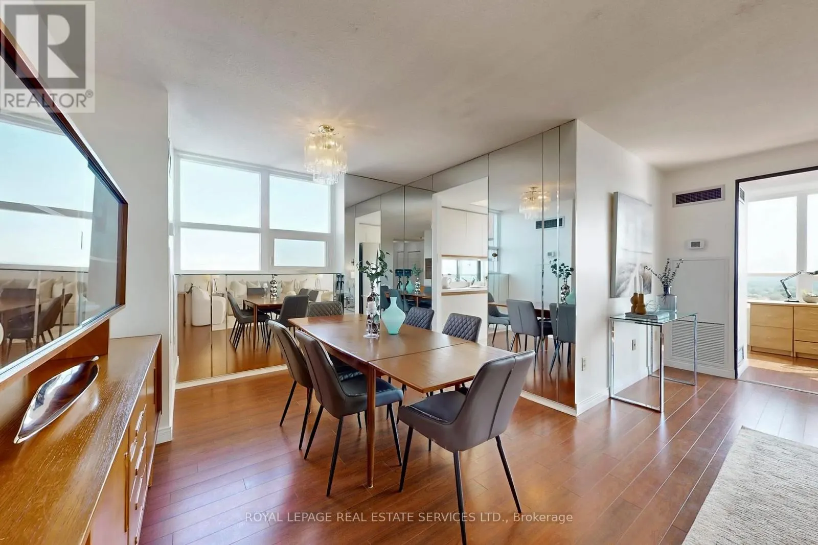 1201 - 7601 BATHURST STREET