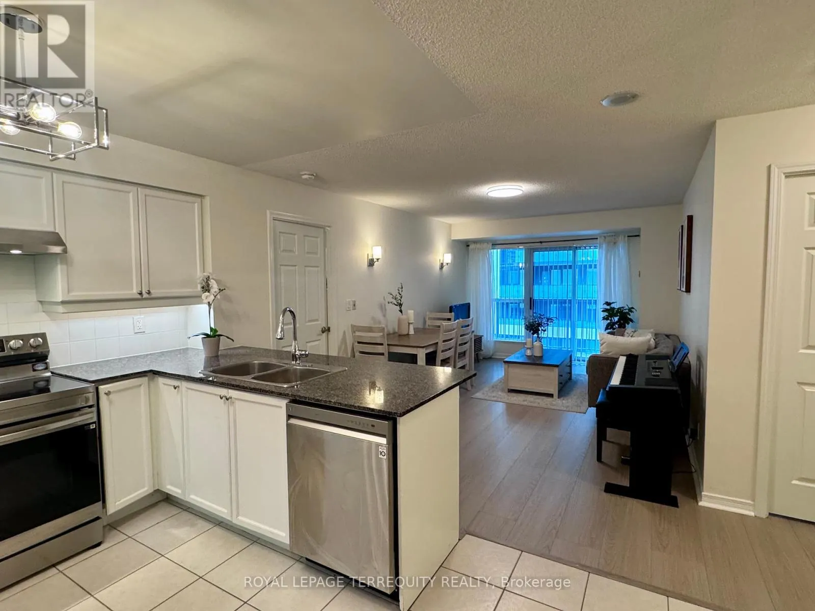812 - 185 ONEIDA CRESCENT
