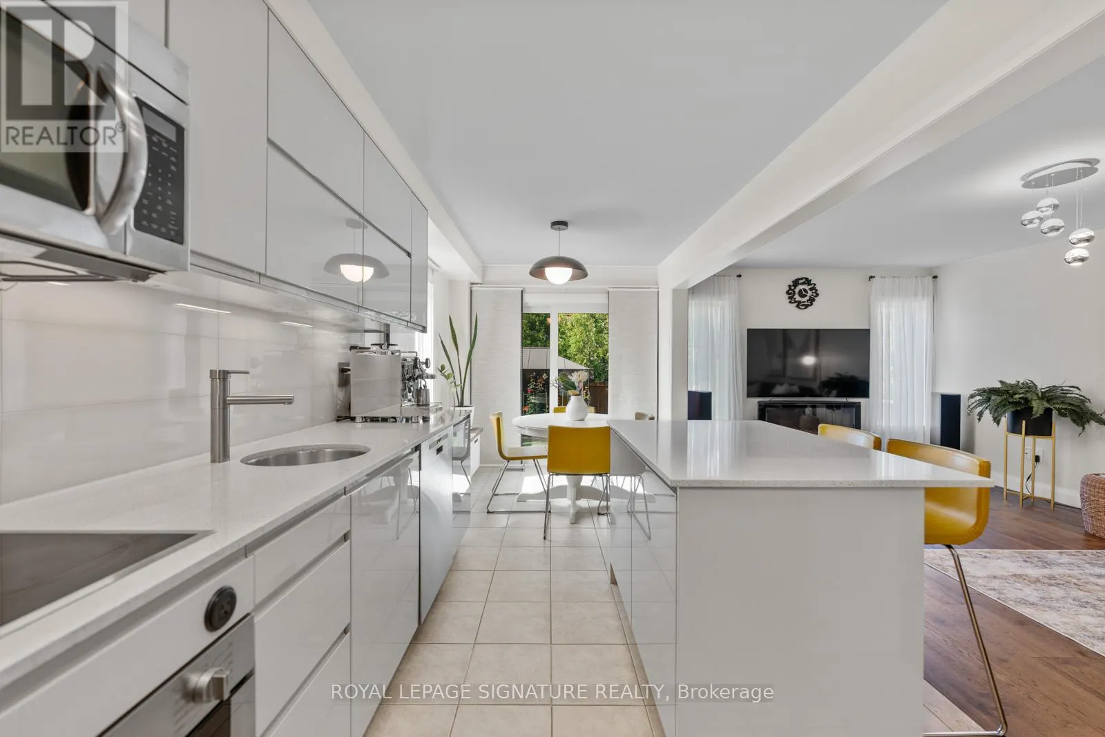 12 BARLI CRESCENT