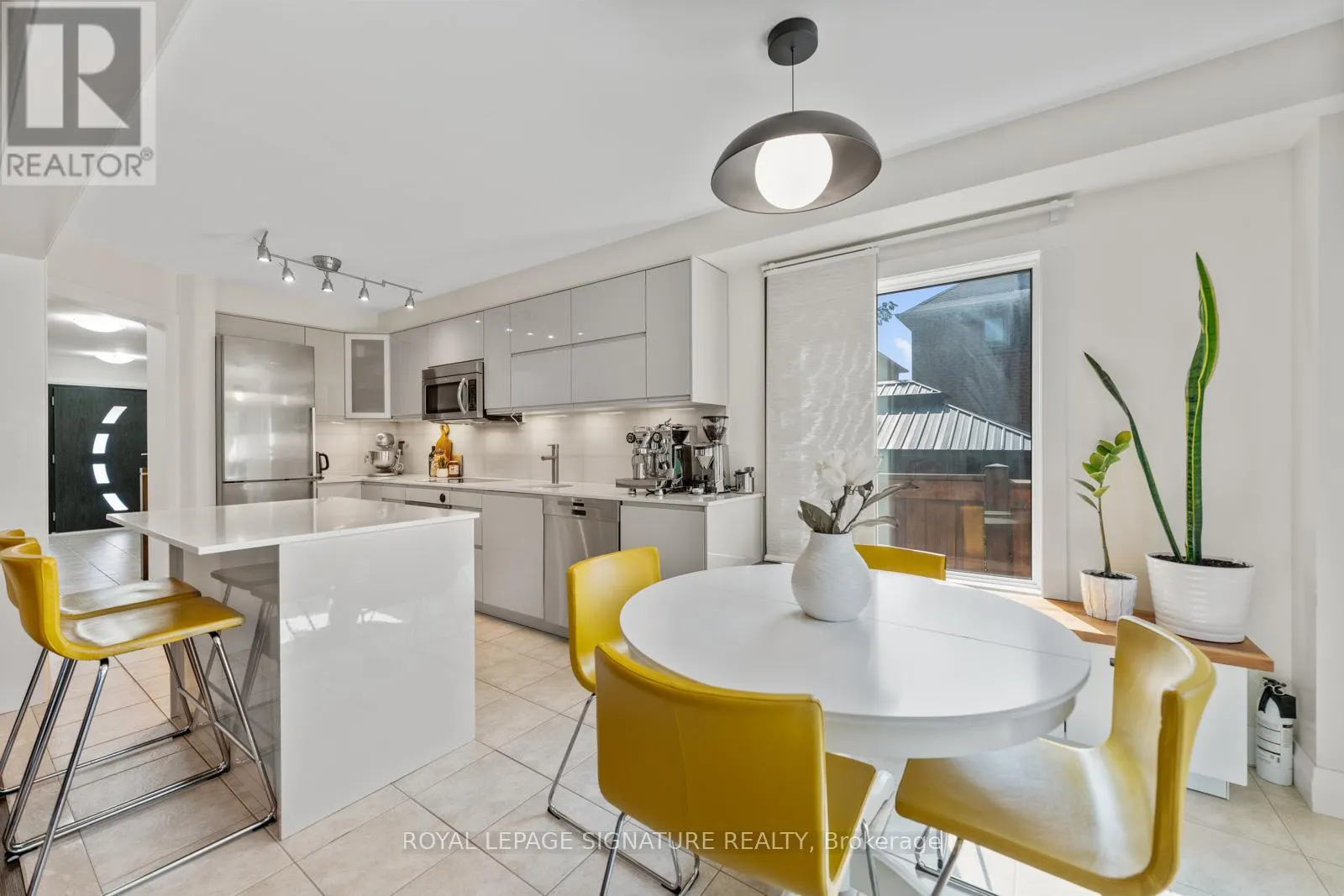 12 BARLI CRESCENT