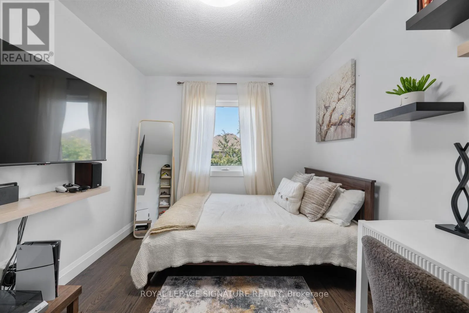 12 BARLI CRESCENT