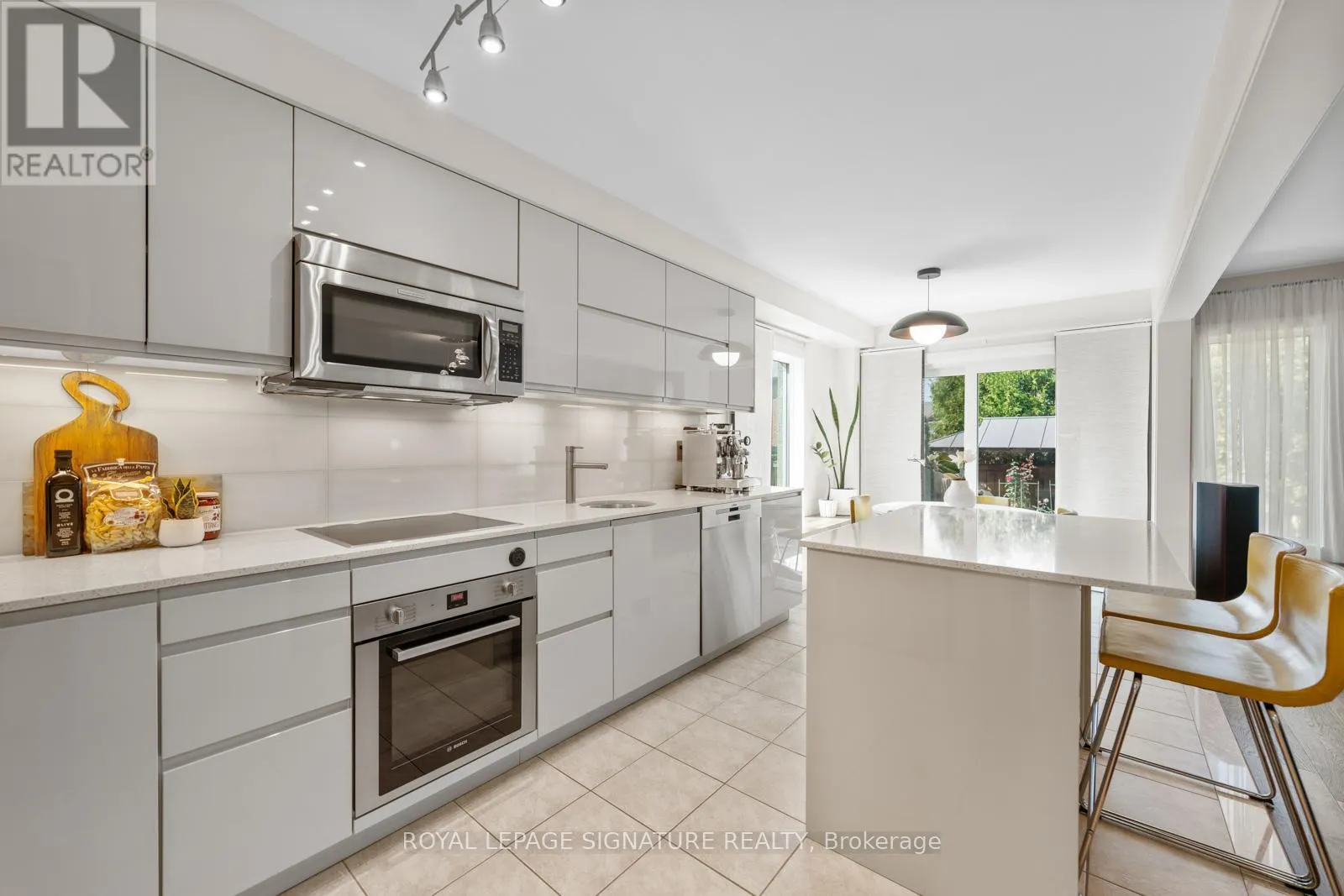 12 BARLI CRESCENT