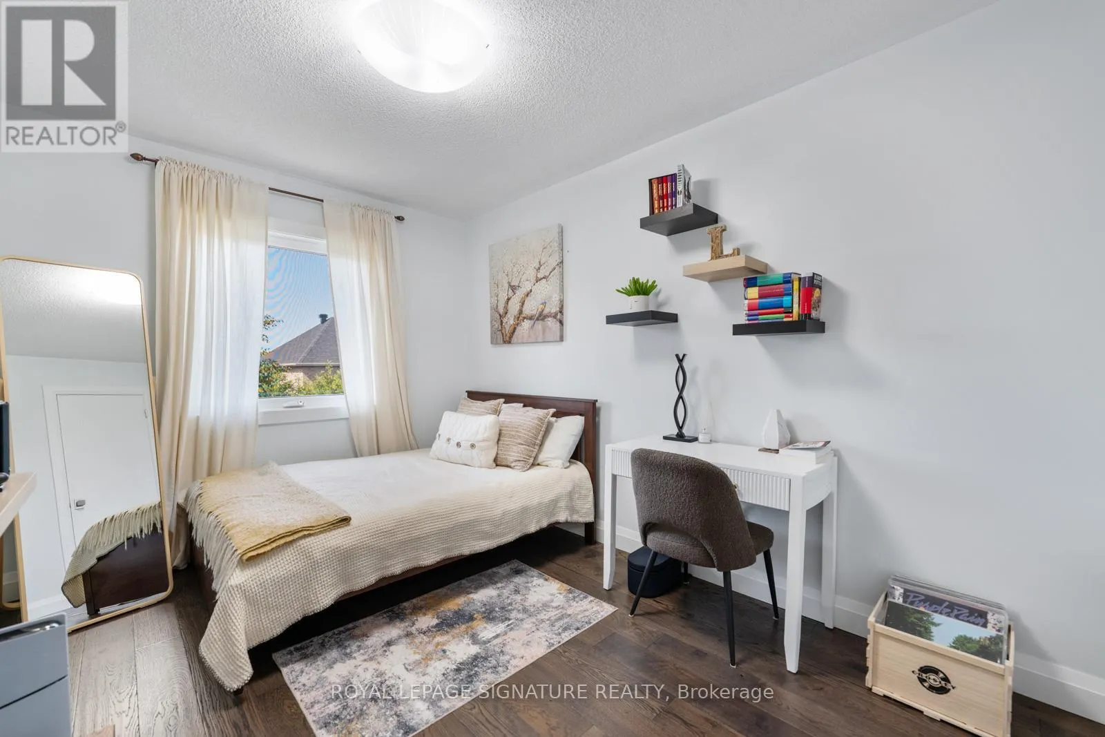 12 BARLI CRESCENT