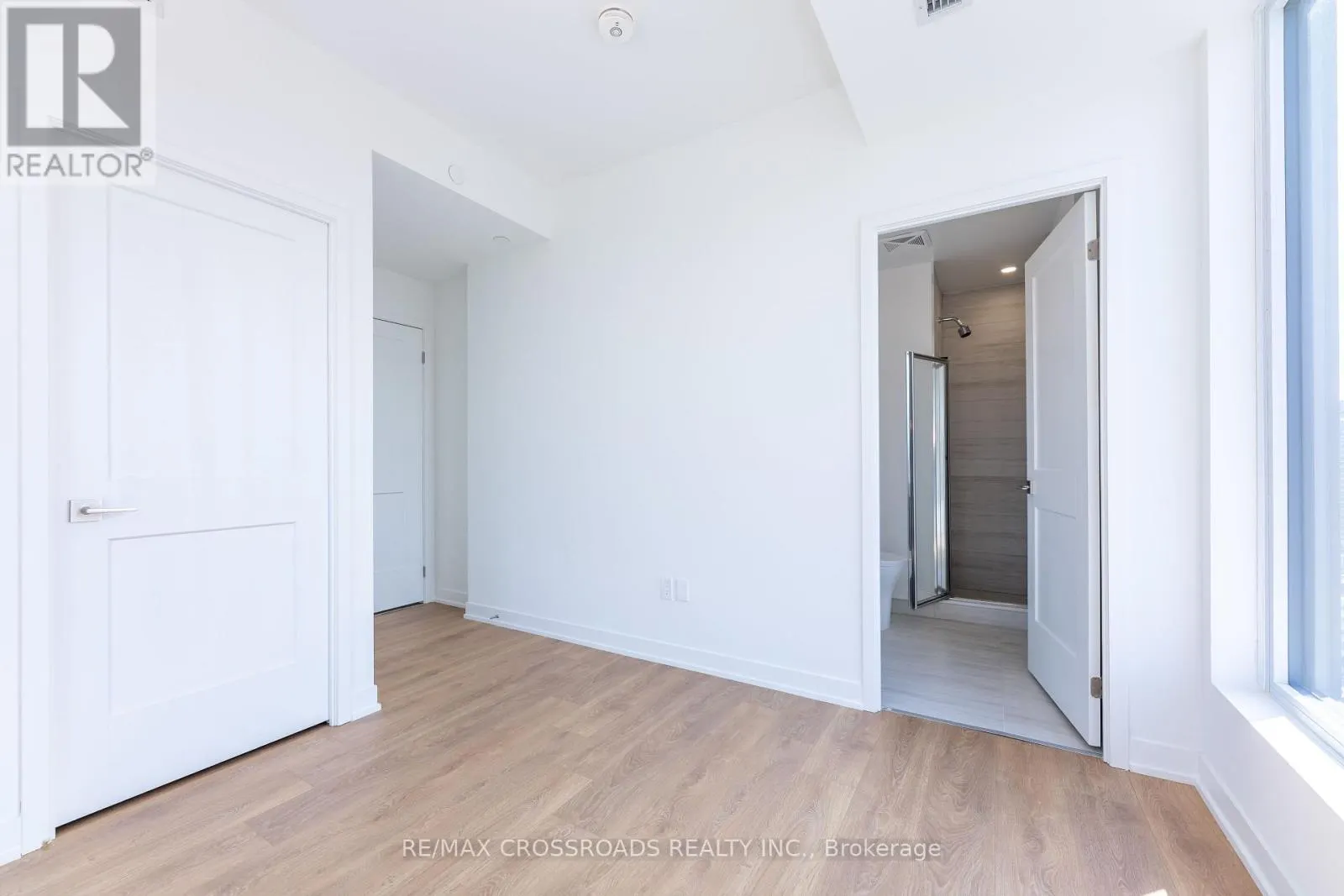 2324 - 498 CALDARI ROAD