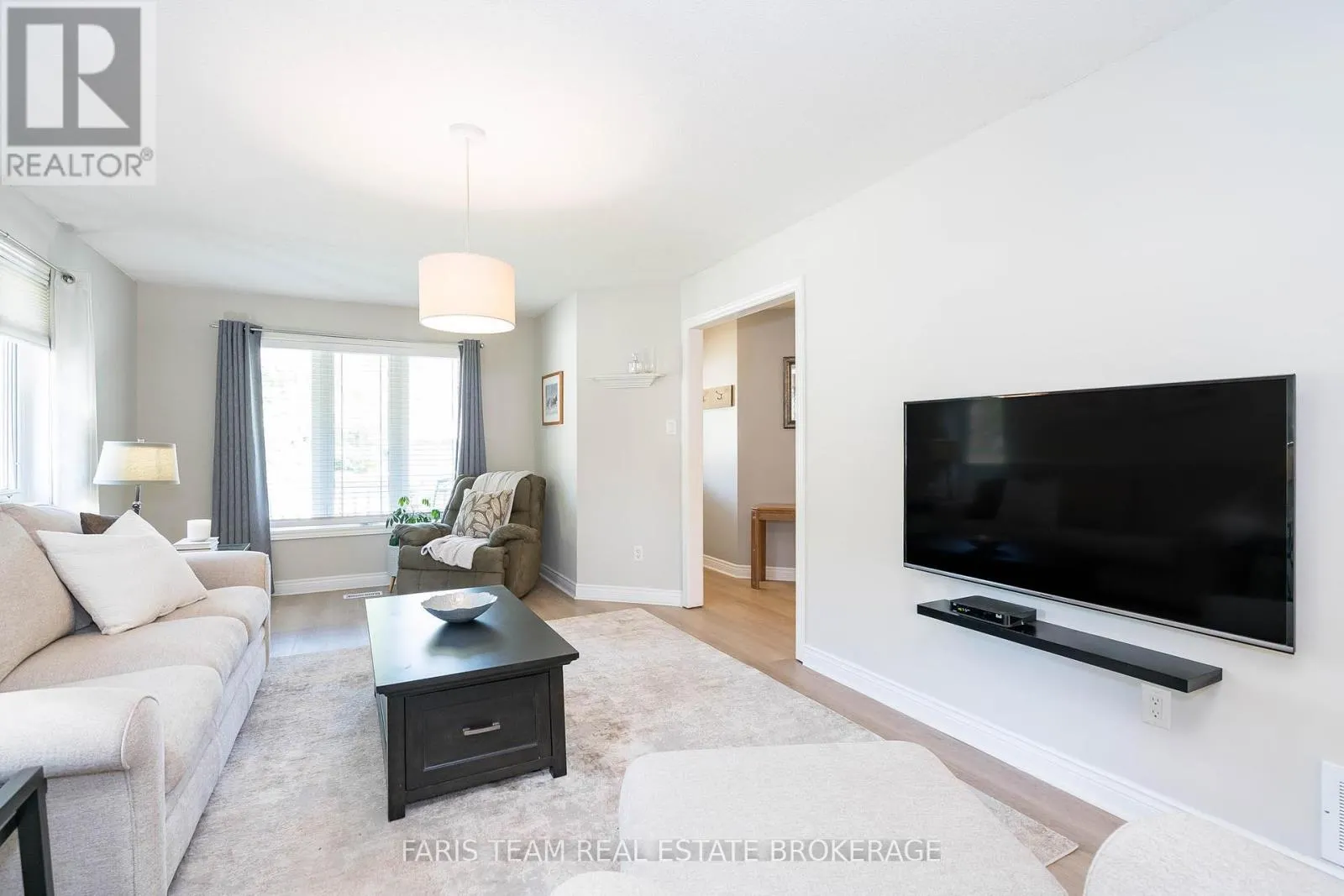 2 FOREST EDGE CRESCENT