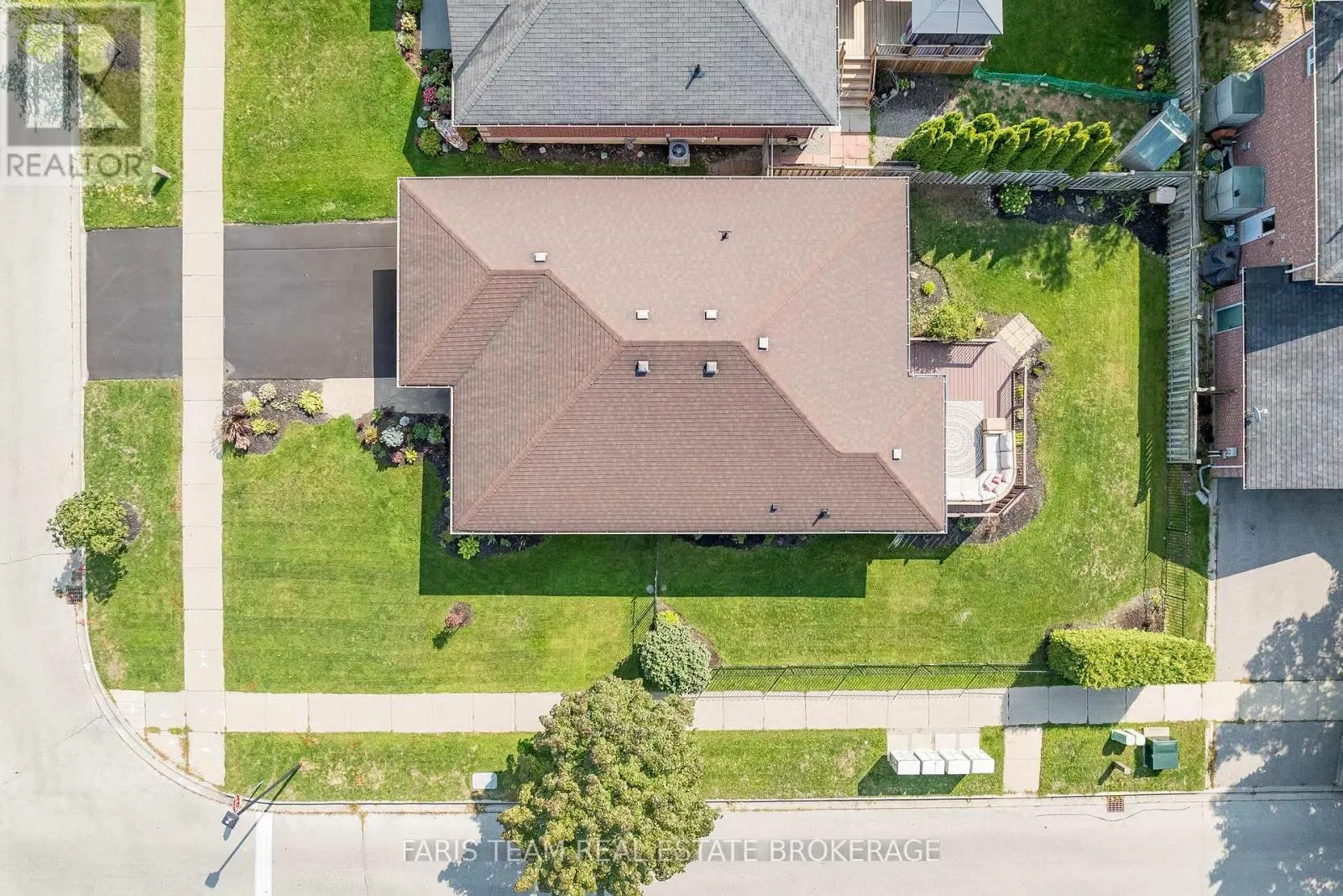 2 FOREST EDGE CRESCENT