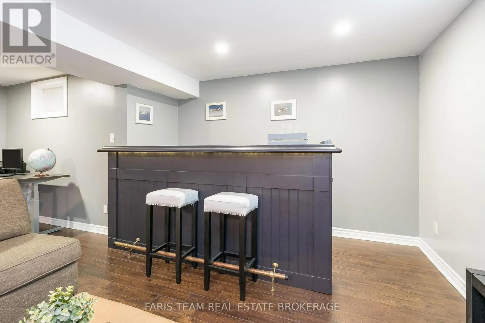 2 FOREST EDGE CRESCENT