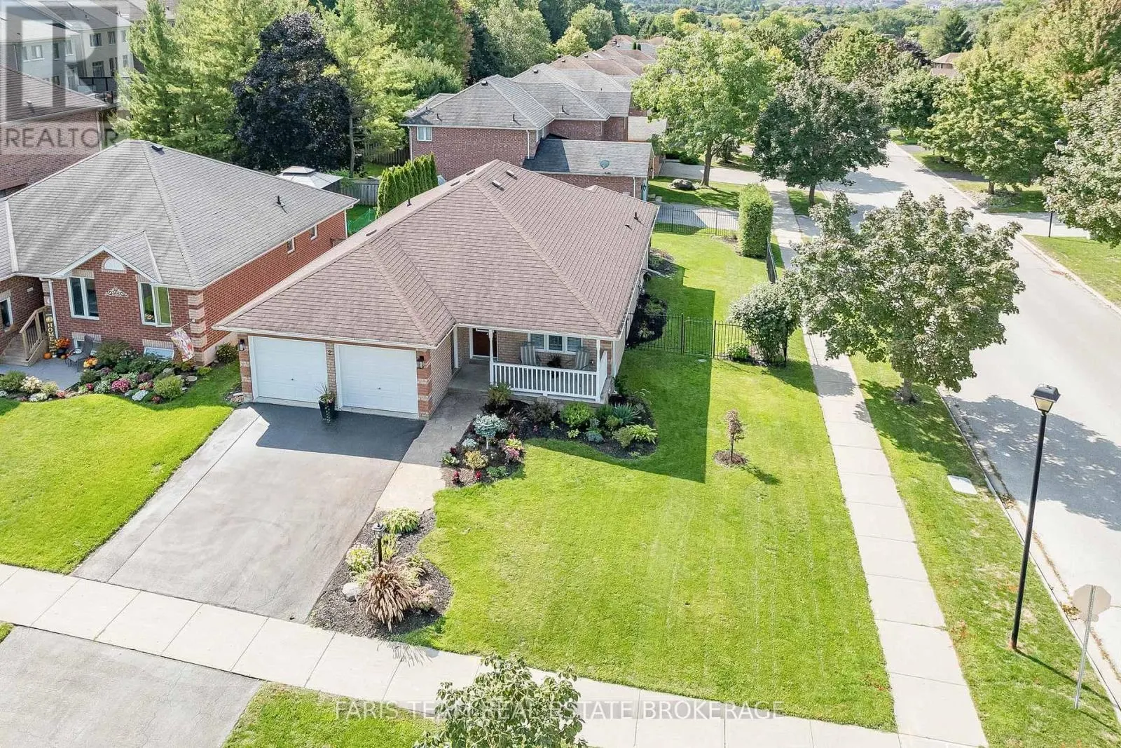 2 FOREST EDGE CRESCENT