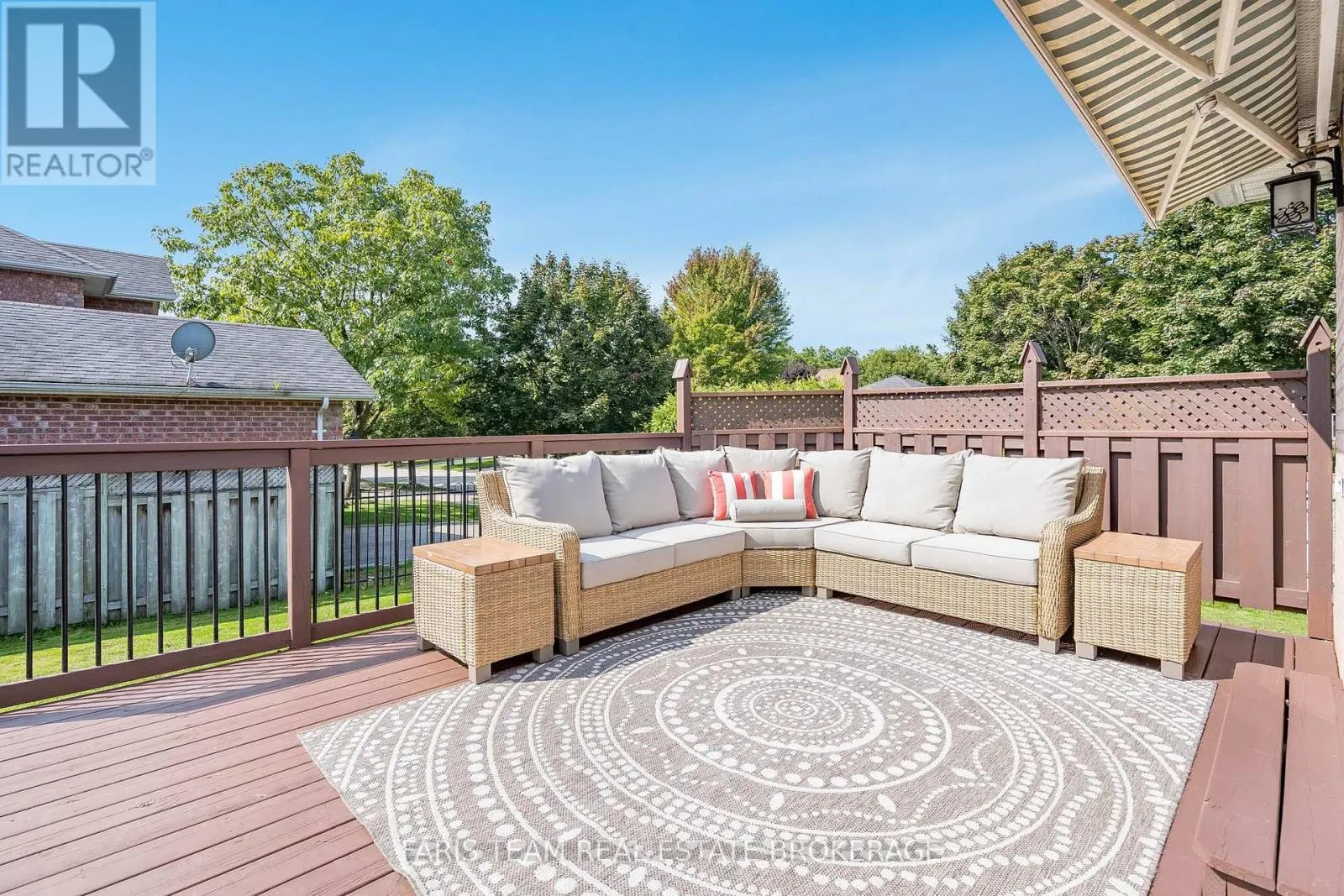 2 FOREST EDGE CRESCENT