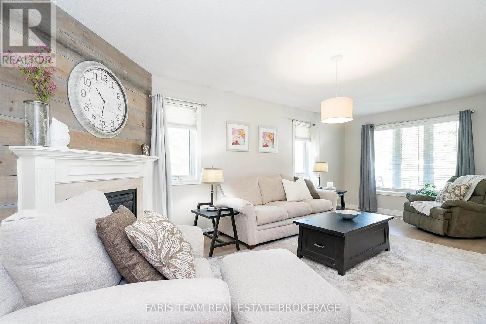 2 FOREST EDGE CRESCENT
