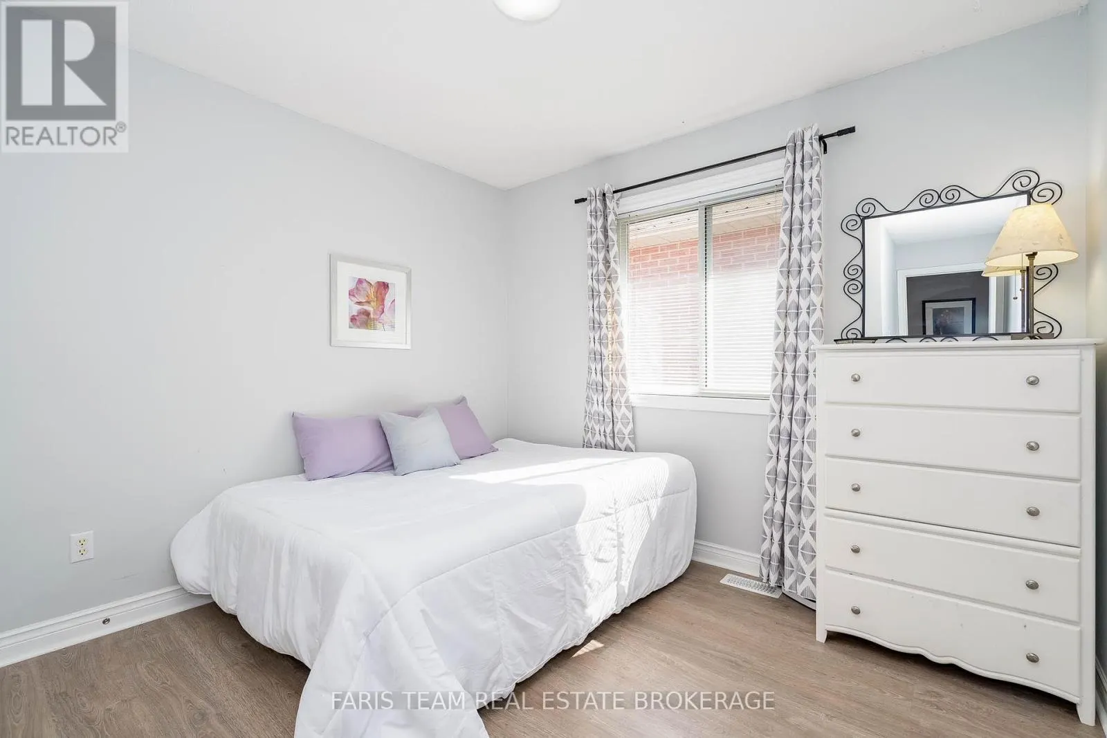2 FOREST EDGE CRESCENT
