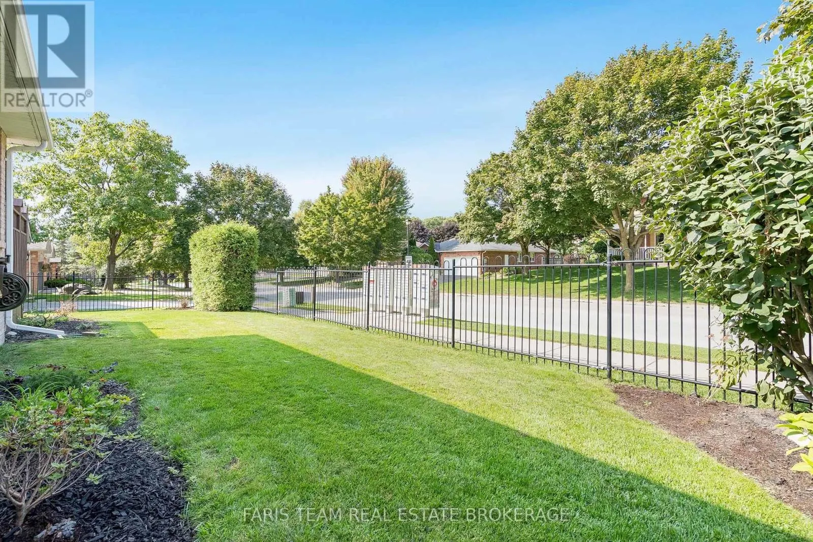 2 FOREST EDGE CRESCENT