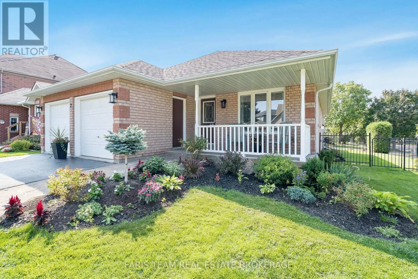 2 FOREST EDGE CRESCENT