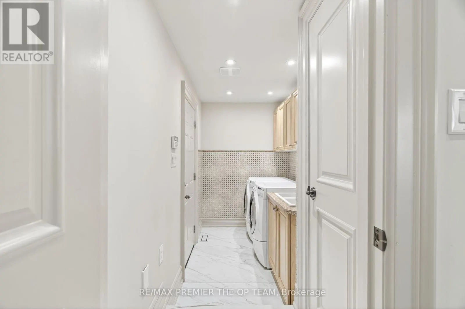 24 GRAND VELLORE CRESCENT