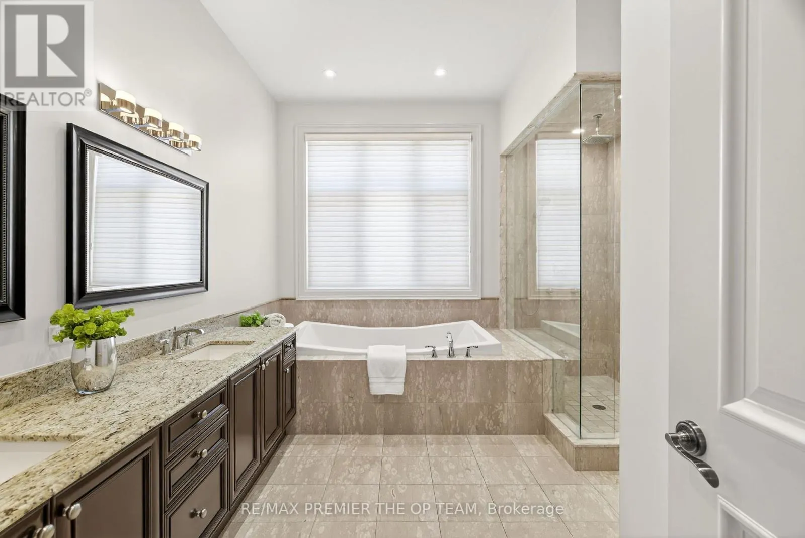 24 GRAND VELLORE CRESCENT