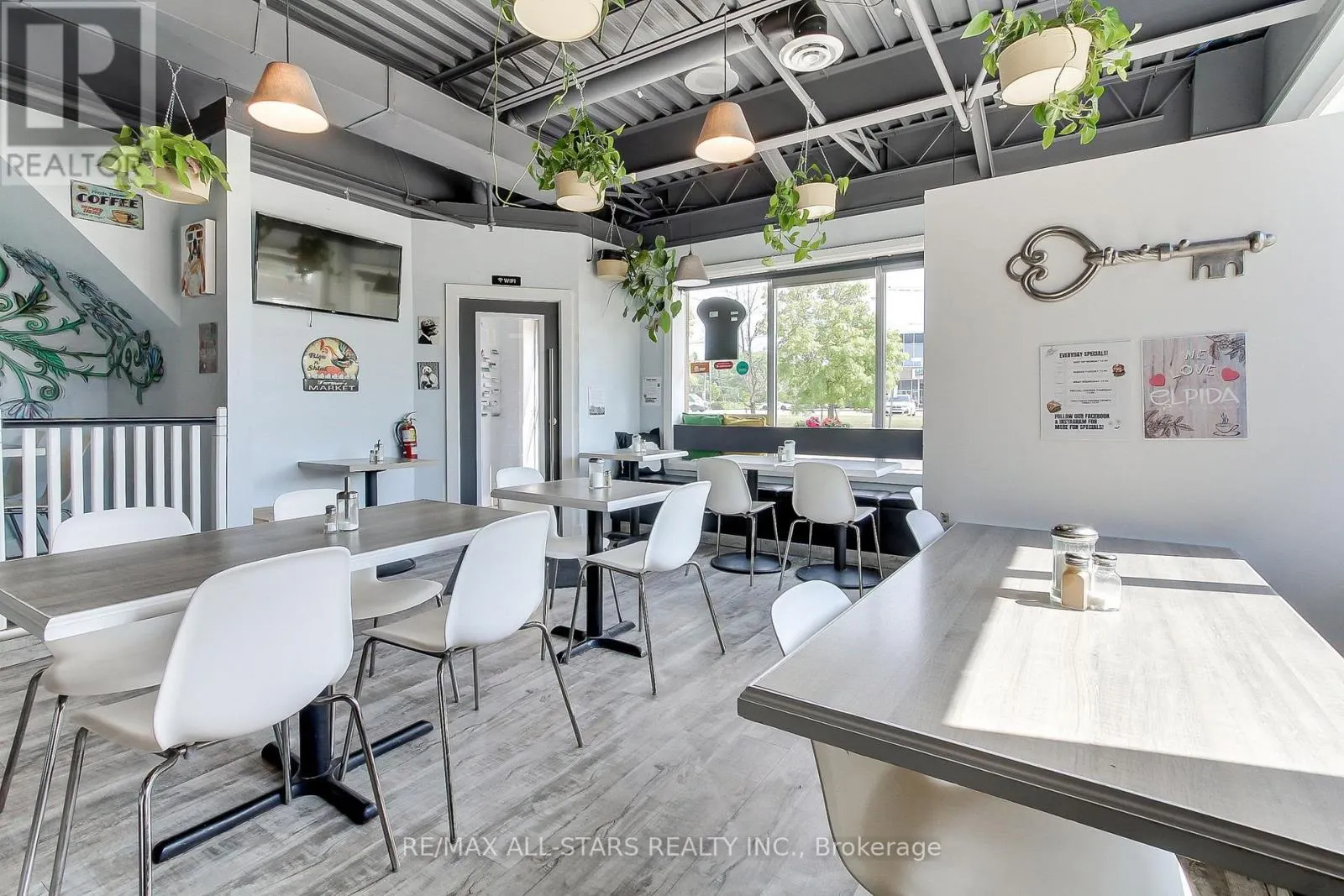 1 - 320 HARRY WALKER PARKWAY