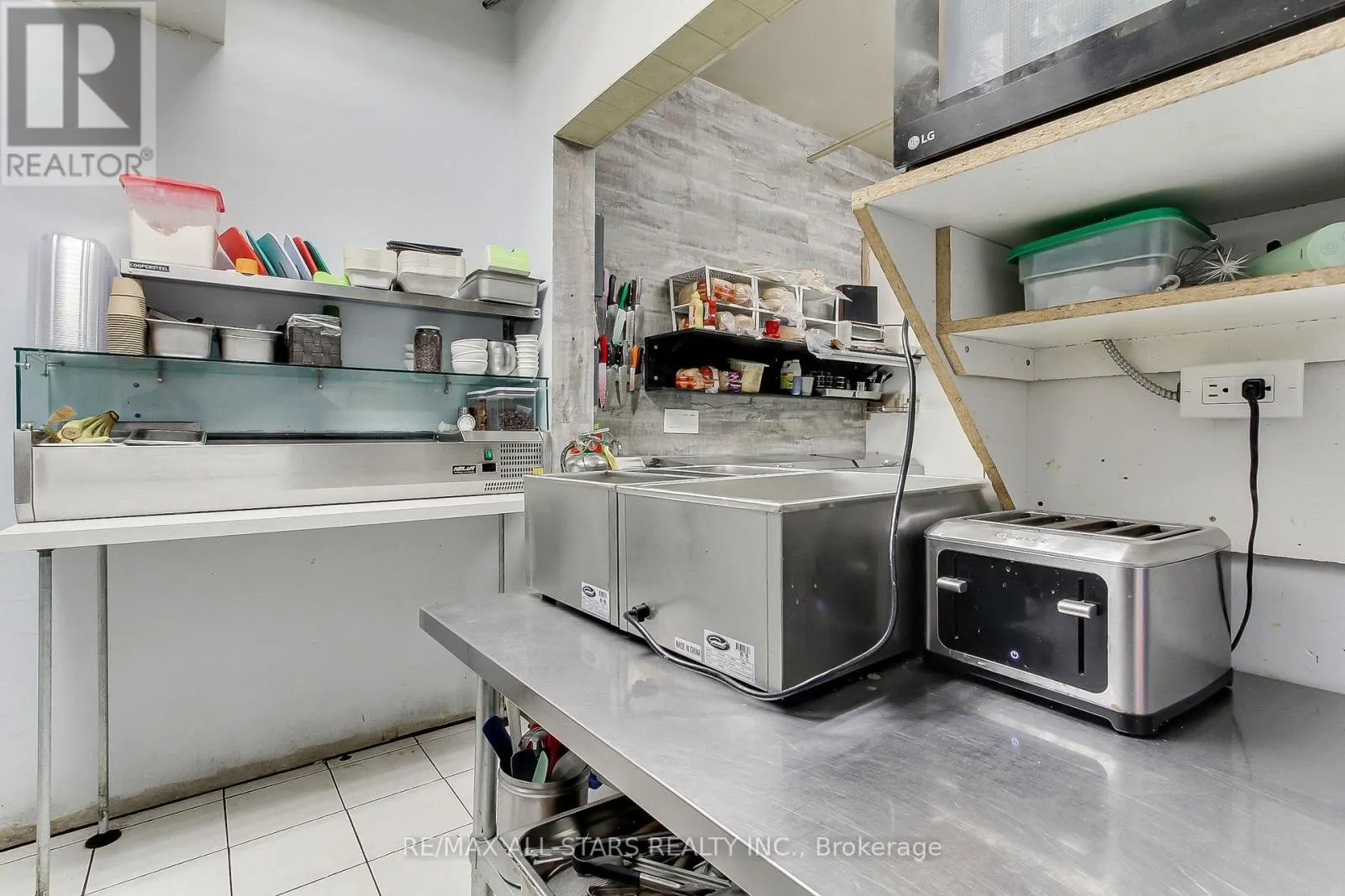 1 - 320 HARRY WALKER PARKWAY