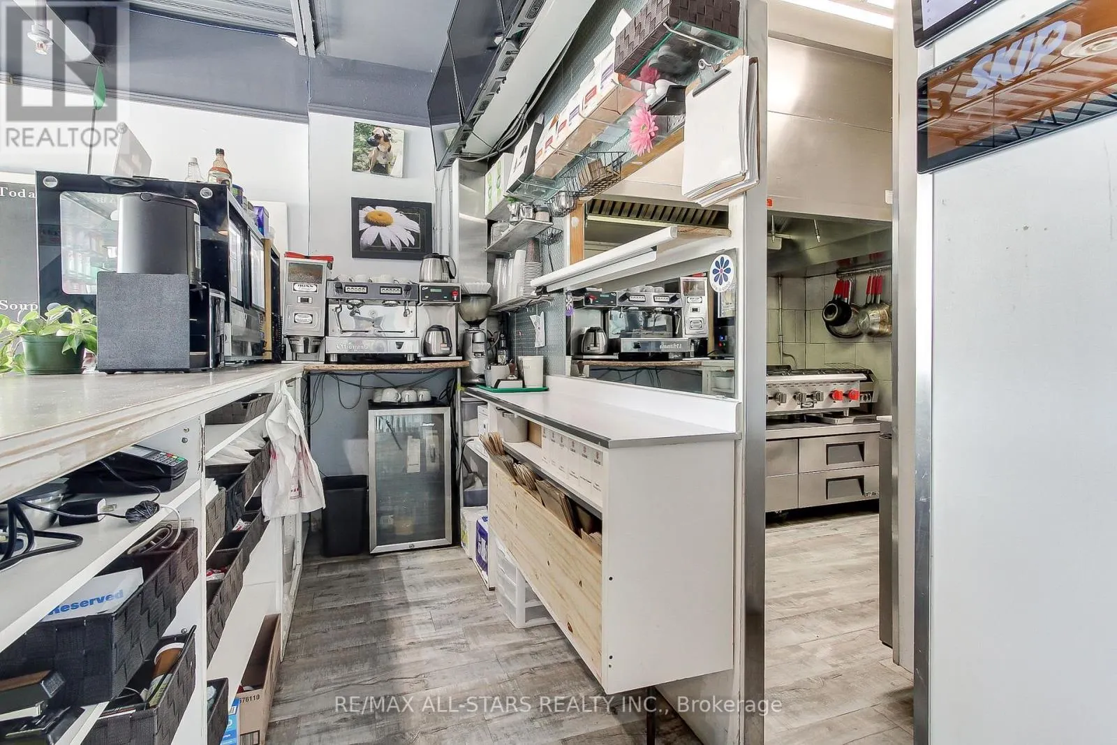 1 - 320 HARRY WALKER PARKWAY