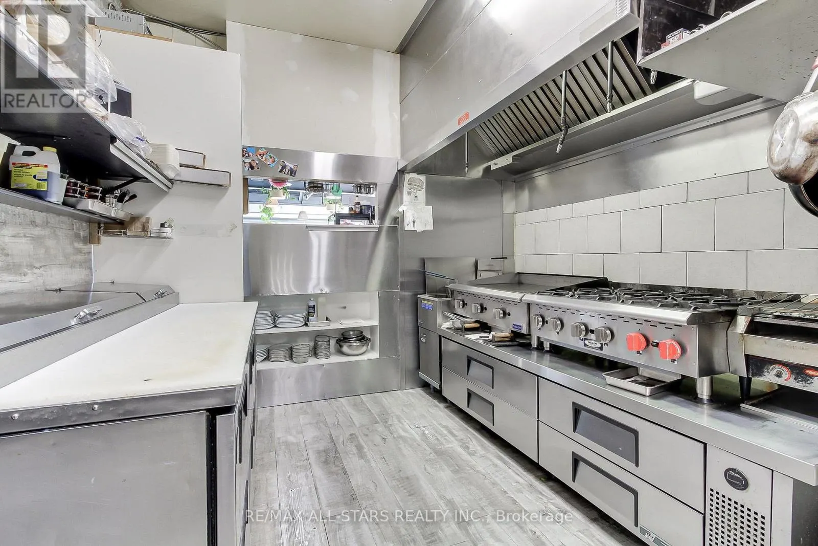 1 - 320 HARRY WALKER PARKWAY
