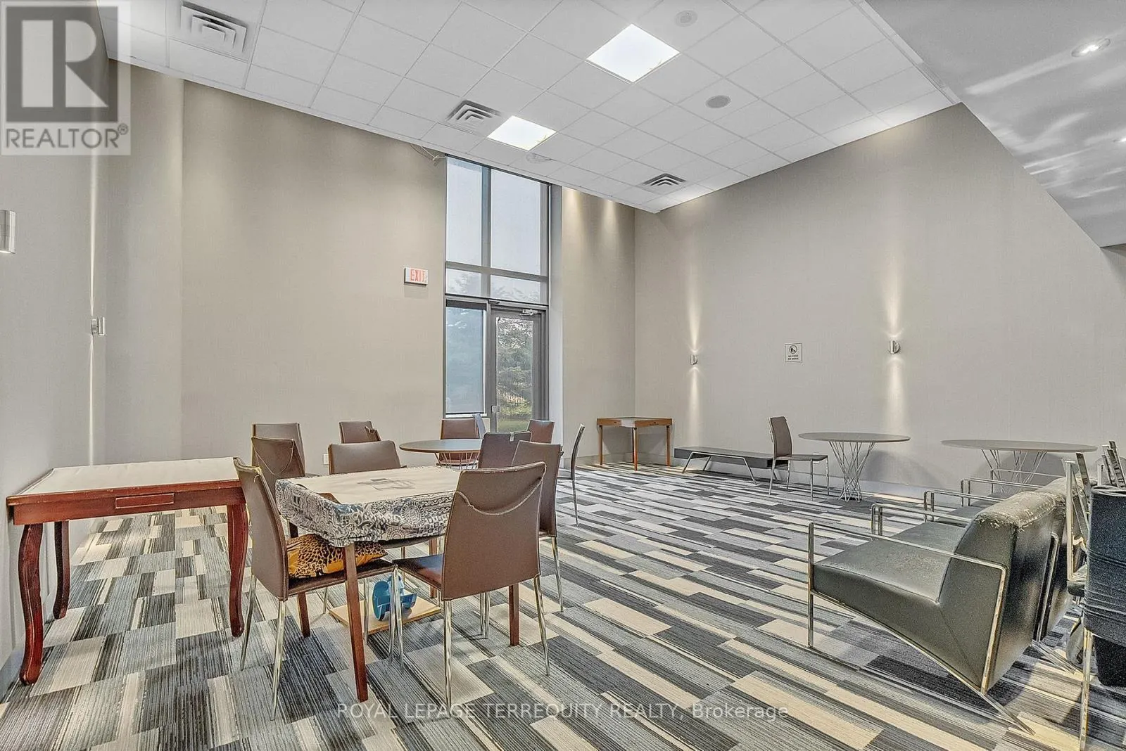 210 - 273 SOUTH PARK ROAD