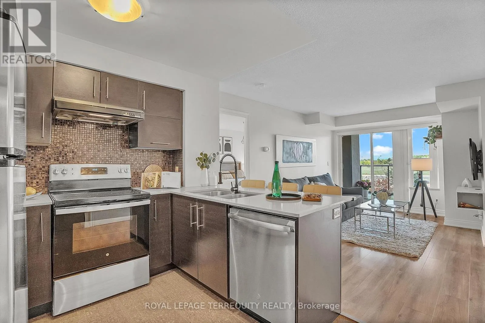 210 - 273 SOUTH PARK ROAD